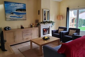 Smart TV, fireplace, table tennis