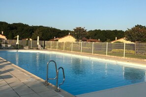 Pool - Villa in Parthenay with Private Garden (Les Forges)