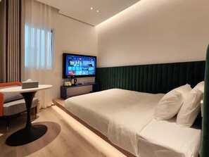 Chambre Double Supérieure | Literie de qualité supérieure, couette en duvet d'oie, bureau