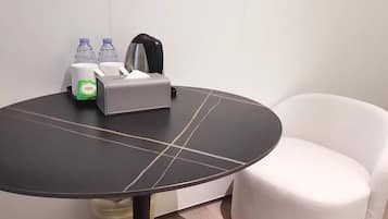 Ropa de cama de alta calidad, edredón, escritorio y wifi gratis