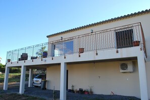 Exterior - Villa des Figuiers surrounded by greenery (Largentière)