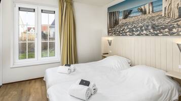 5 bedrooms, individually furnished, bed sheets