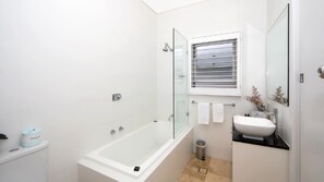 Douche, serviettes fournies