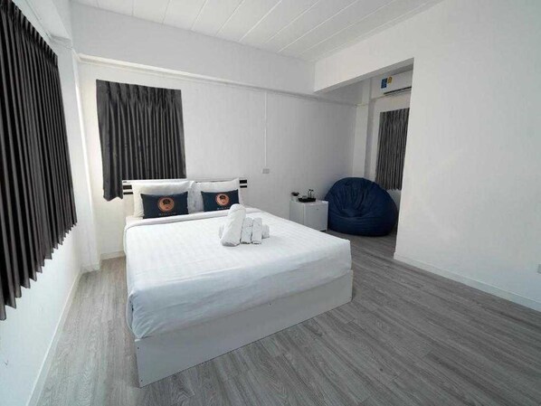 Bureau, Wi-Fi gratuit, draps fournis