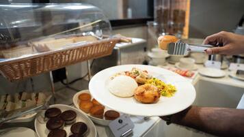 Daily buffet breakfast for a fee
