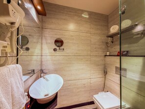Ducha, toallas, jabón, shampoo