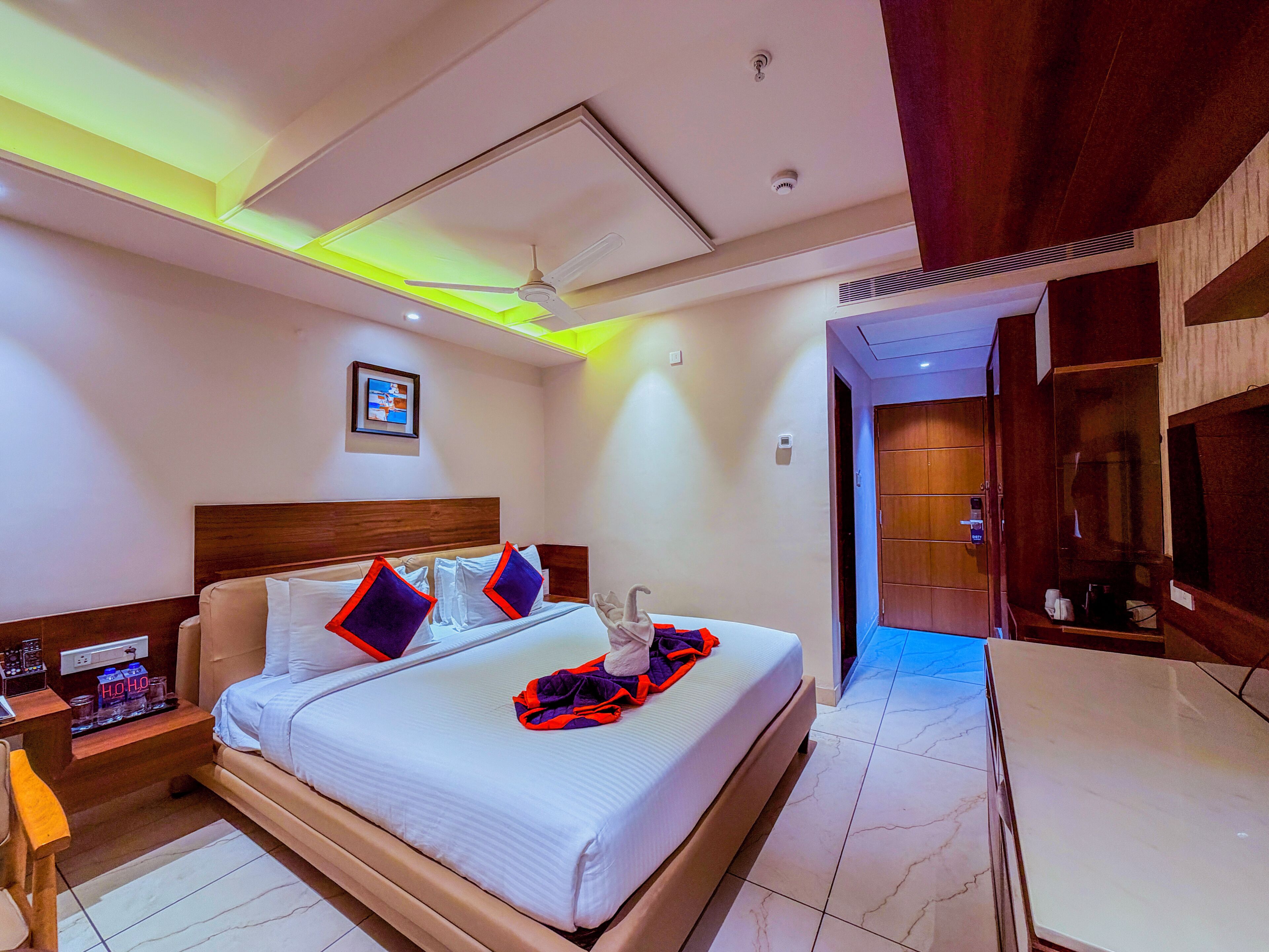 Superior-rum | Sängtillbehör av högsta kvalitet, skrivbord och extrasängar