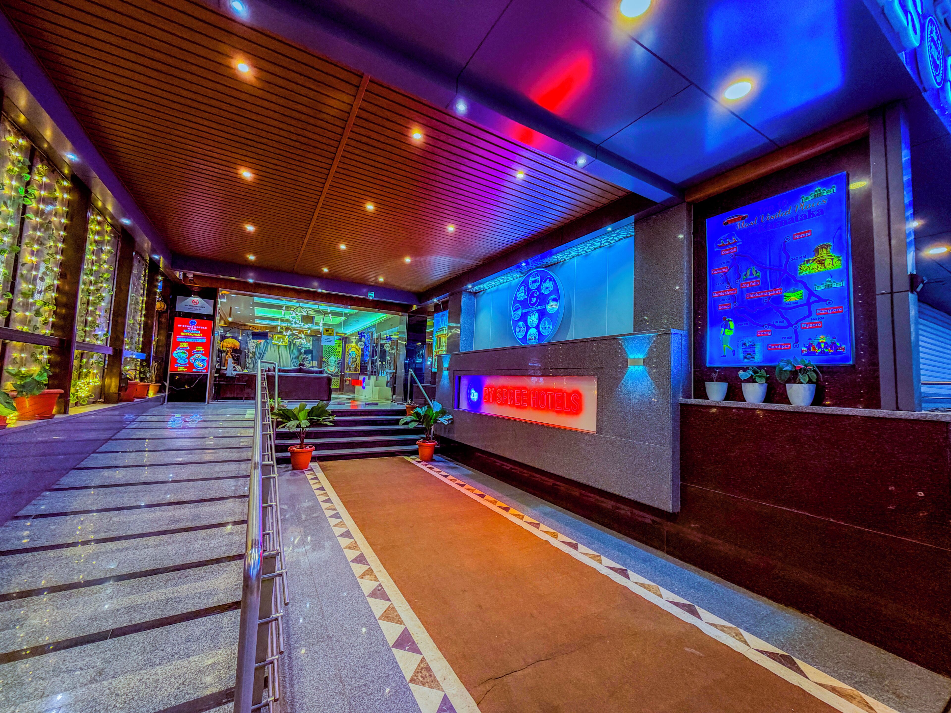 숙박 시설 입구