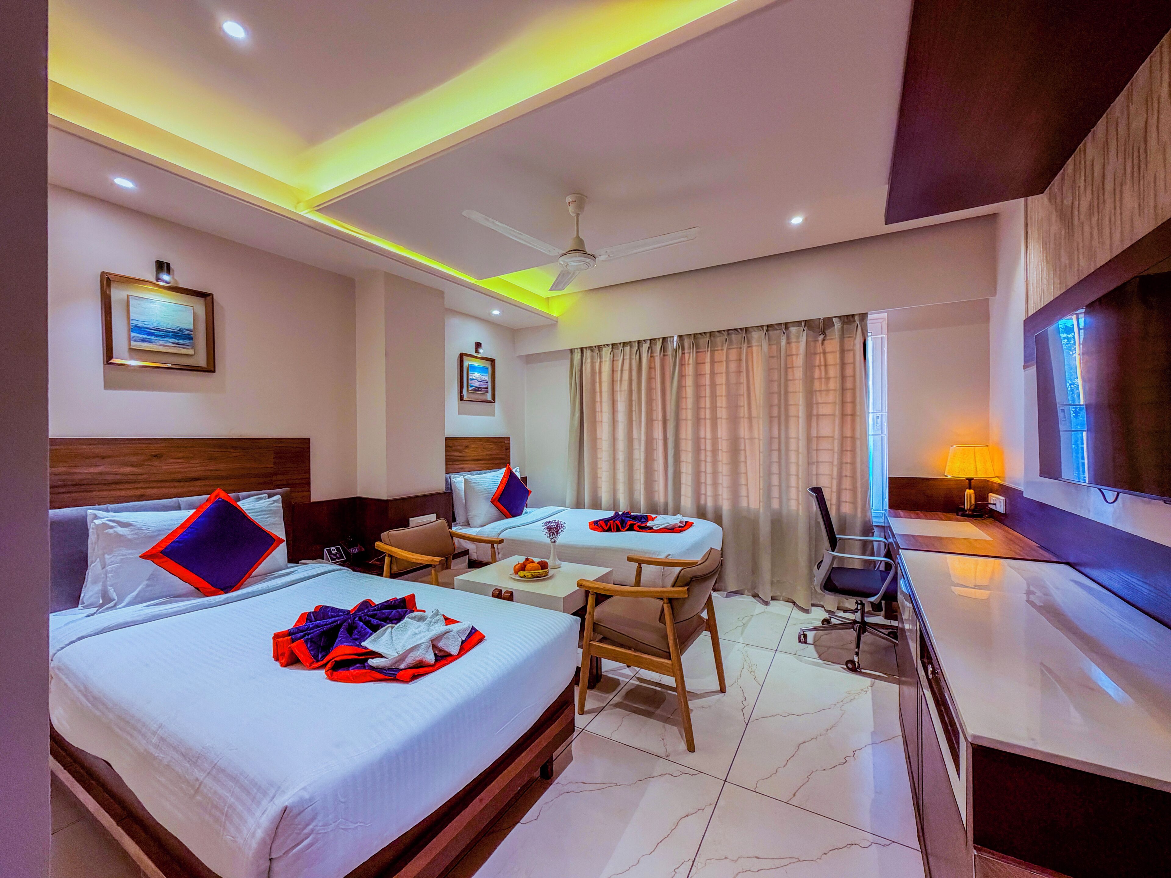 Superior tvåbäddsrum | Sängtillbehör av högsta kvalitet, skrivbord och extrasängar