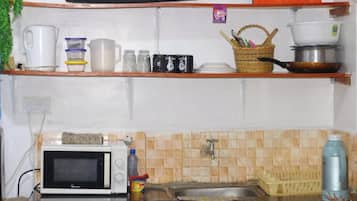 Microwave, stovetop, cookware/dishes/utensils