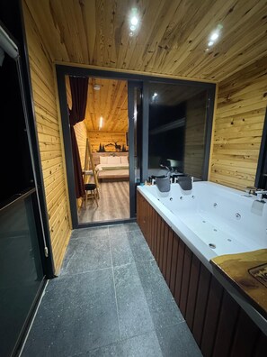 Comfort-huone, järvinäköala | Parveke