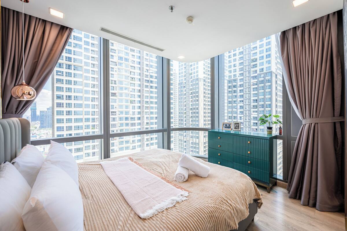Appartamento familiare, 2 camere da letto, cucina, vista città | 1 camera, tende oscuranti, insonorizzazione, ferro/asse da stiro