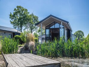 House | Exterior - Pet-friendly Getaway in North Holland (West-Graftdijk)