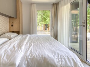 Chalet | 2 bedrooms, individually furnished, bed sheets - Modern Chalet in a Holiday Park (Parc Hosingen)