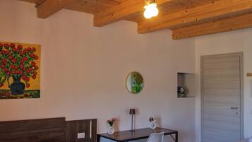 Triple Room | In-room safe, free WiFi