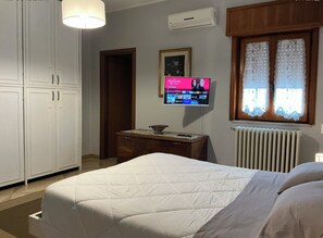 3 soverom, strykejern/-brett, reiseseng for barn og wi-fi (inkludert)