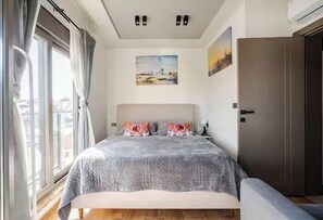 3 habitaciones, escritorio, cuna de viaje y wifi 