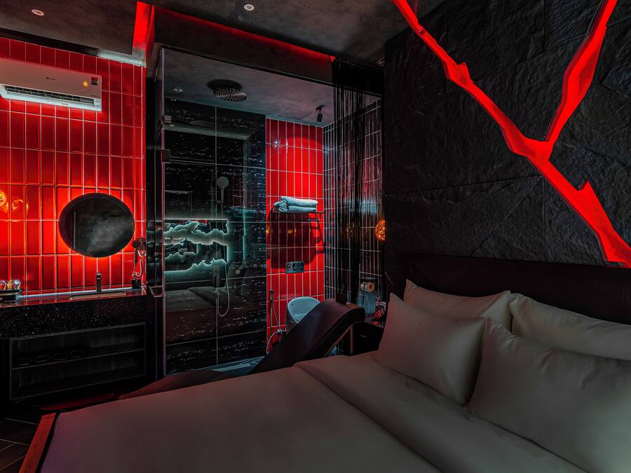 Double Room, 1 Queen Bed | Premium bedding, Select Comfort beds, minibar, individually decorated