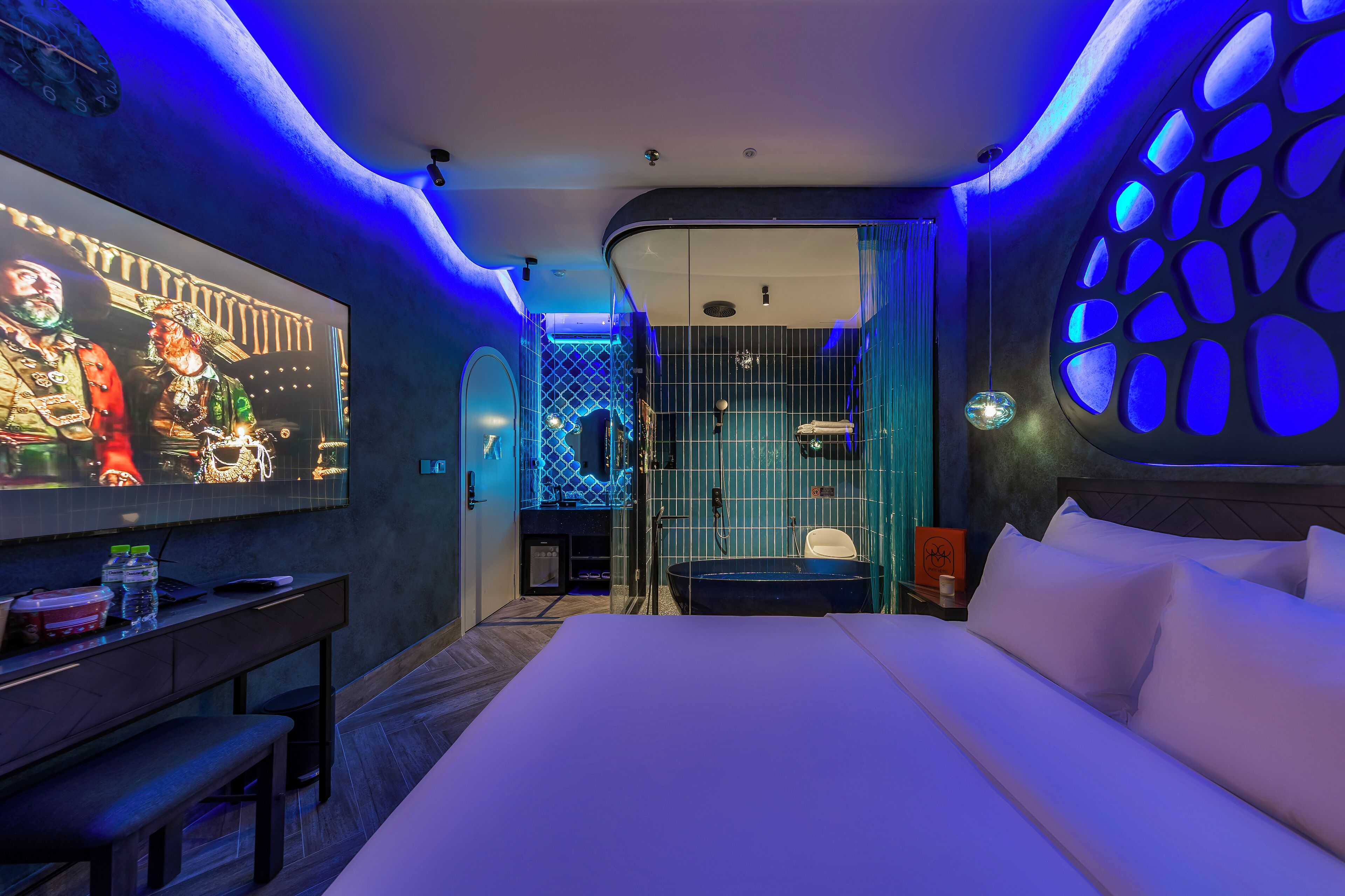 Bộ đồ giường cao cấp, nệm Select Comfort, minibar 