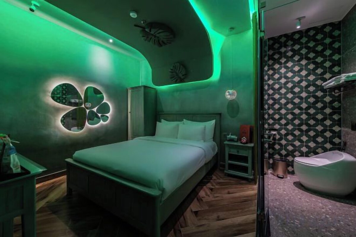 Premium bedding, Select Comfort beds, minibar, blackout curtains