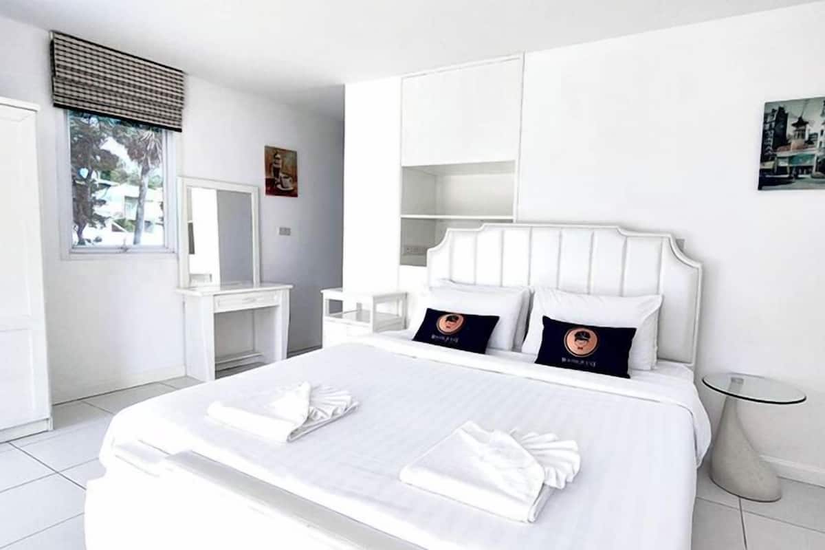 Quarto casal luxo, para não fumantes, vista para a colina | 1 quarto, Wi-Fi de cortesia, roupa de cama
