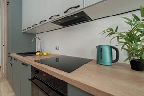 Studio, Kitchen | Private kitchen