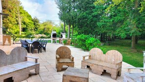Outdoor dining - Large house in Normandy with heated swimming pool and games room. (Valognes)