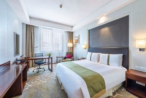 Quarto solteiro superior, vista para a cidade | Escrivaninha, cortinas blackout, quartos à prova de som