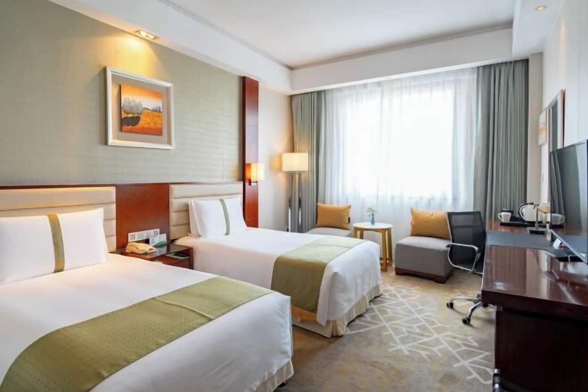 1 bedroom, blackout curtains, soundproofing, free WiFi