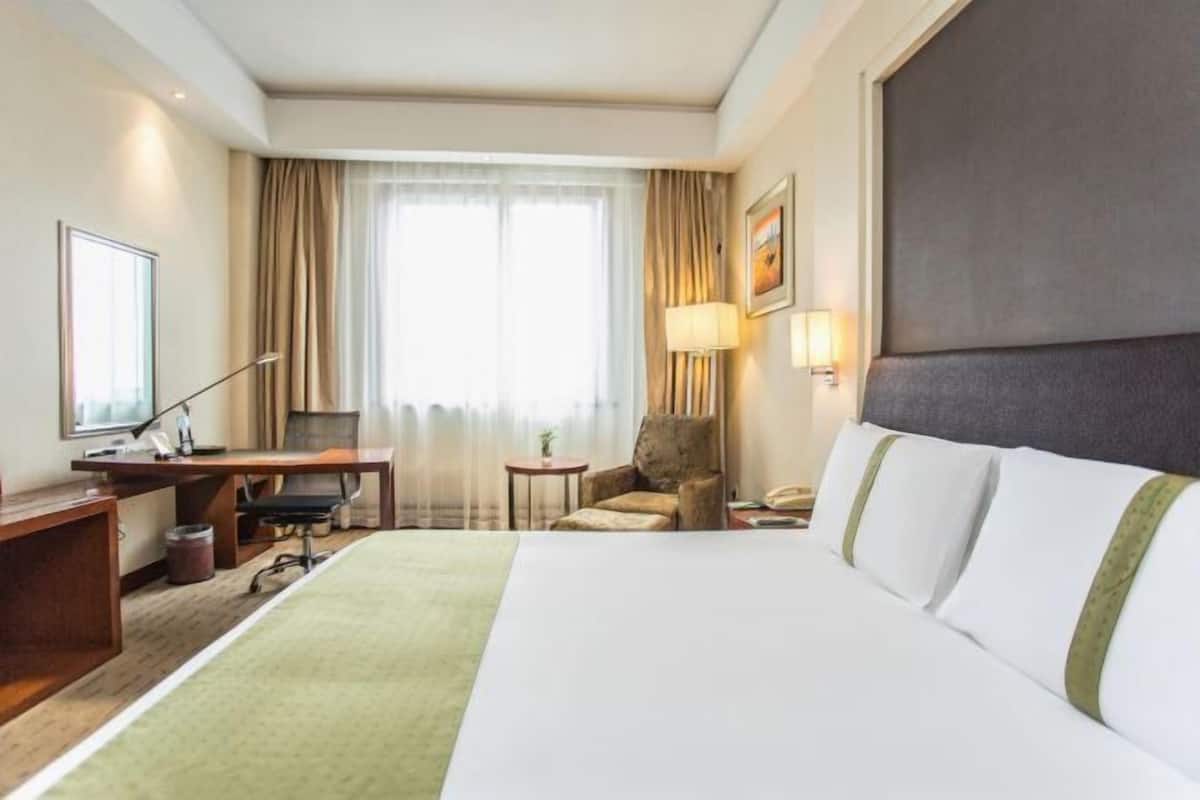 1 bedroom, blackout curtains, soundproofing, free WiFi