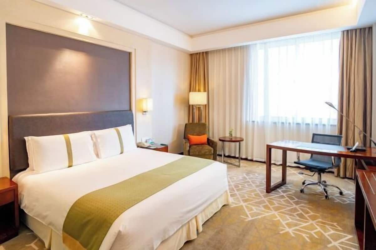 1 bedroom, blackout curtains, soundproofing, free WiFi