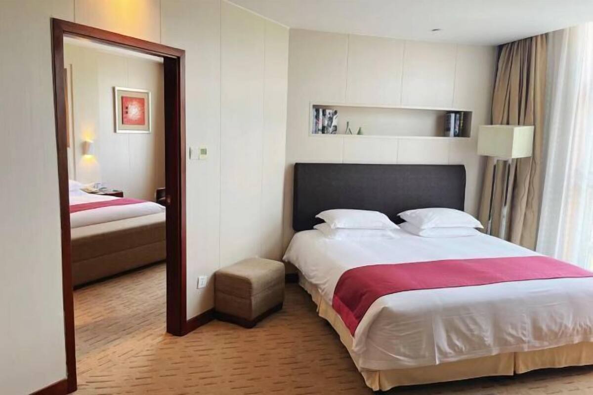 1 bedroom, blackout curtains, soundproofing, free WiFi