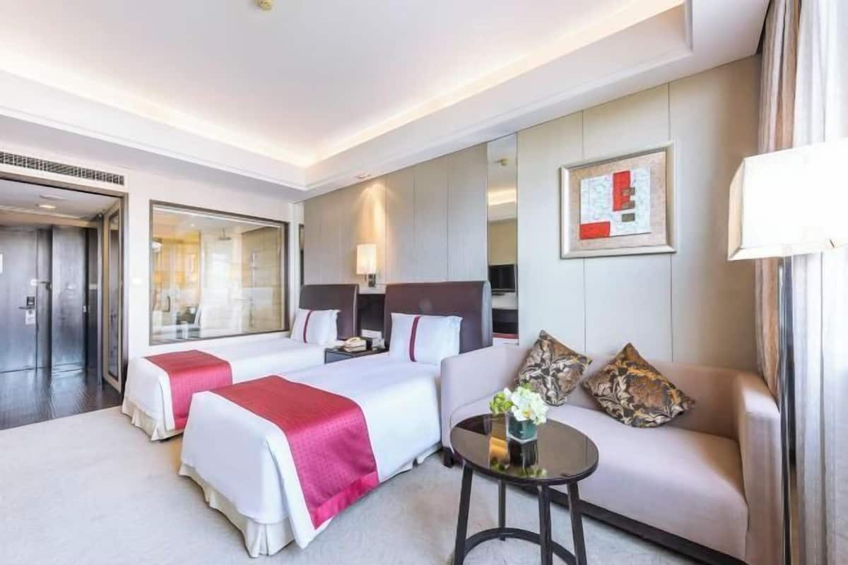 1 bedroom, blackout curtains, soundproofing, free WiFi