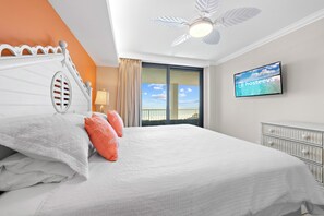 Condo tiện nghi đơn giản, 3 phòng ngủ, ban công, quang cảnh bãi biển | 3 phòng ngủ, trang trí khác biệt