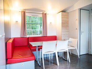 Chalet | Dining - Chalet in Olloy-sur-viroin With Patio (Viroinval)