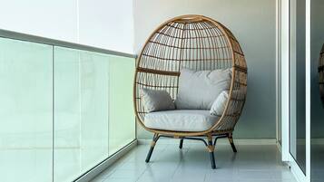 Deluxe-Apartment, 1 King-Bett und Schlafsofa | Balkon