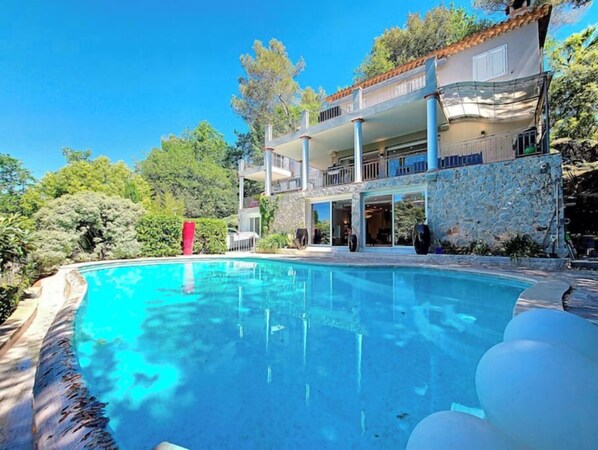 Piscina externa, piscina aquecida