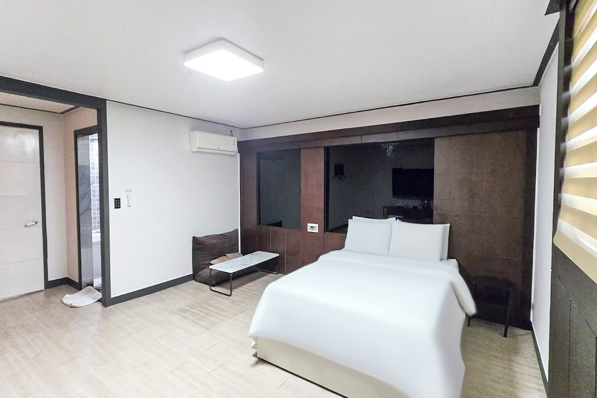 Deluxe Single Room | Premium bedding, free WiFi, bed sheets