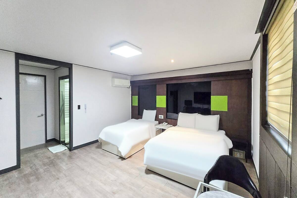 Premium Twin Room | Premium bedding, free WiFi, bed sheets