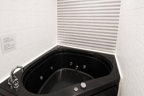 Suite | Bad | Hårføner, badekåper, tøfler og bidé