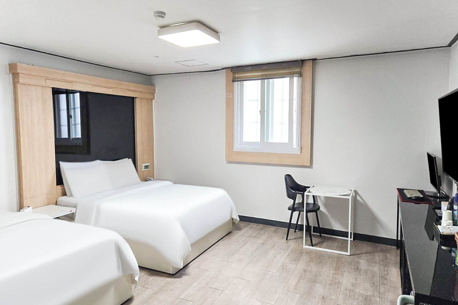 Deluxe Twin Room | Premium bedding, free WiFi, bed sheets