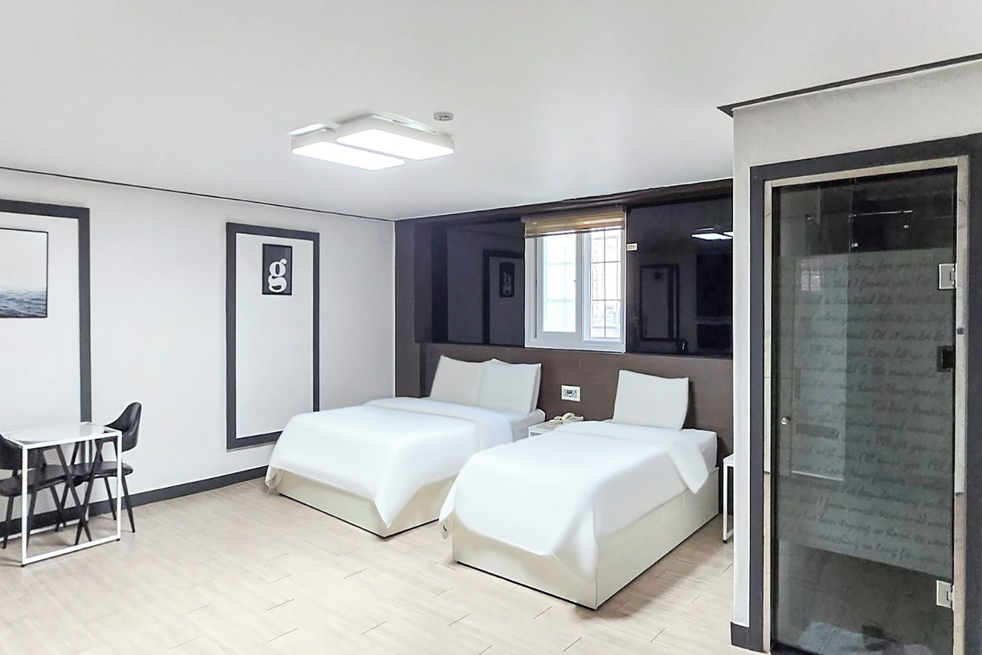 Suite | Premium bedding, free WiFi, bed sheets