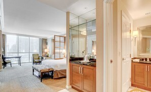 Desk, iron/ironing board, WiFi, bed sheets