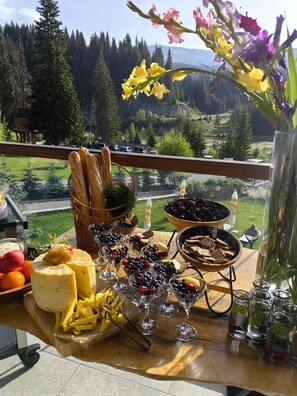 Free daily buffet breakfast - Hotel Belmont (Moroeni)