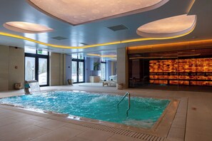 Indoor pool - Hotel Belmont (Moroeni)