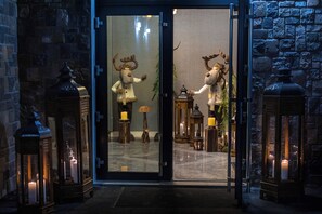 Property entrance - Hotel Belmont (Moroeni)