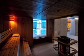 Sauna, steam room, 2 treatment rooms, massages