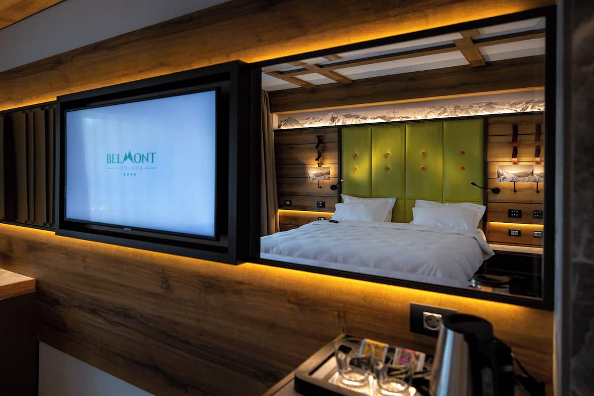 Egyptian cotton sheets, premium bedding, minibar, in-room safe