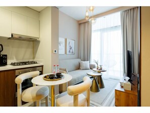 Deluxe-Apartment, 1 Schlafzimmer, Balkon, Seeblick | Eigene Küche | Espressomaschine, Wasserkocher