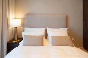 1 bedroom, premium bedding, down comforters, memory foam beds